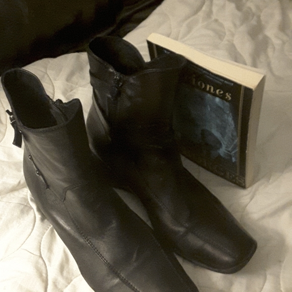 Leather boots - Picture 13 of 15